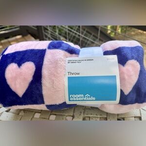Room Essentials Soft Pink and Navy Throw Blanket